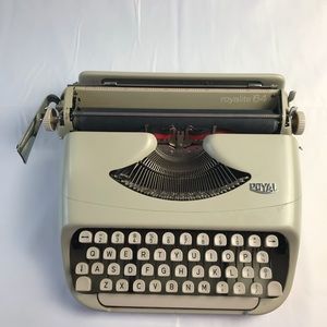Vintage 1963 Portable Royal Royalite 64 Typewriter
